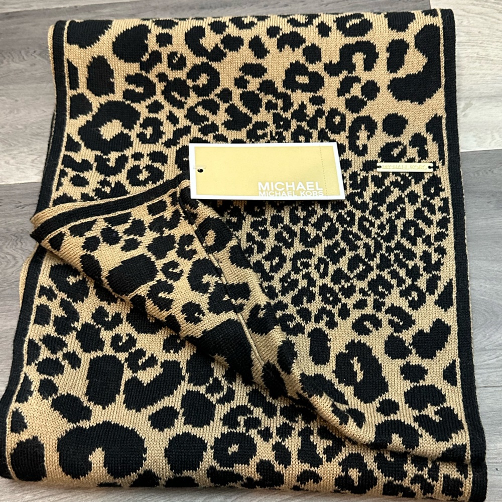 NWT Michael Kors Scarf